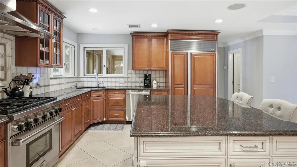 16 Daniel Lane Dix Hills NY 11746