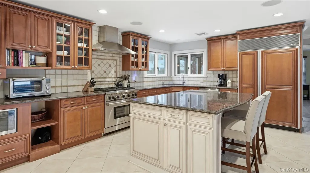 16 Daniel Lane Dix Hills NY 11746