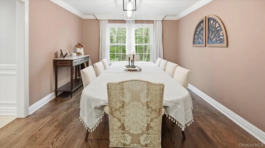 16 Daniel Lane Dix Hills NY 11746