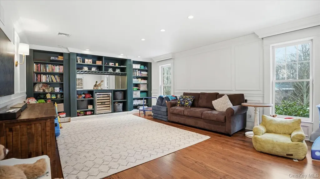 16 Daniel Lane Dix Hills NY 11746
