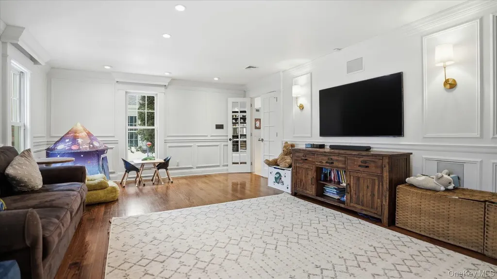 16 Daniel Lane Dix Hills NY 11746