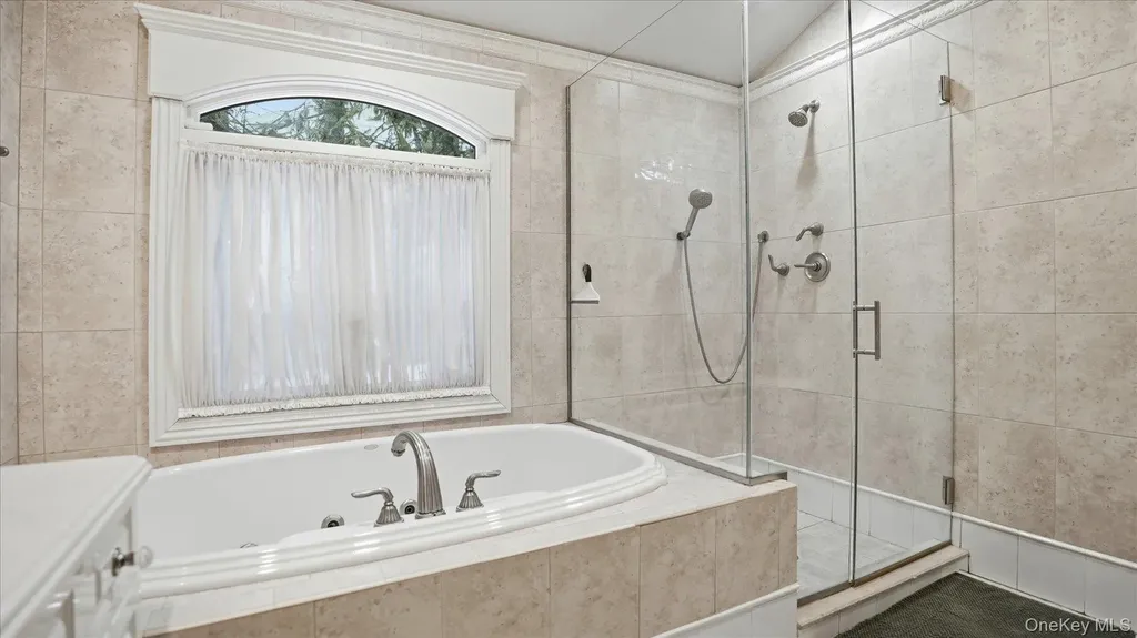 16 Daniel Lane Dix Hills NY 11746