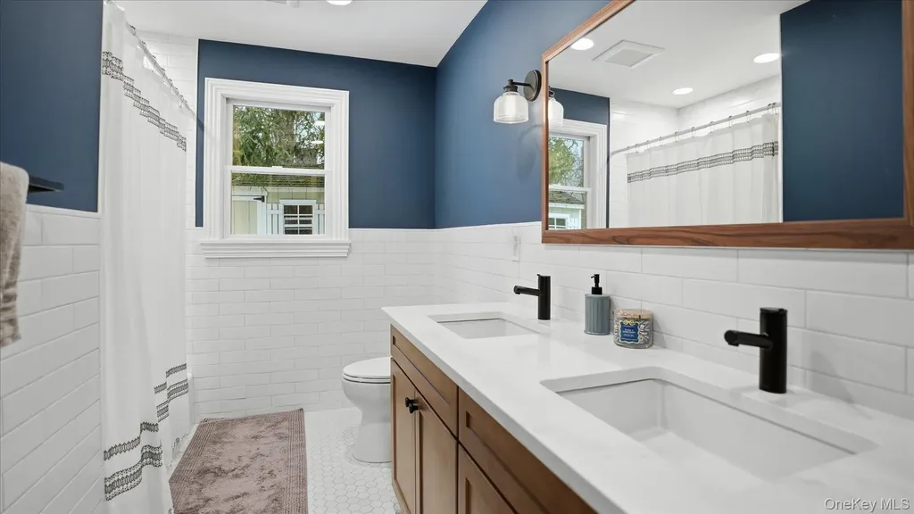 16 Daniel Lane Dix Hills NY 11746