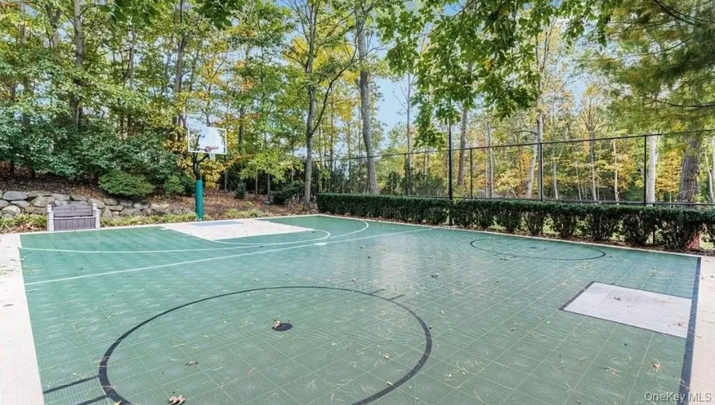 16 Daniel Lane Dix Hills NY 11746