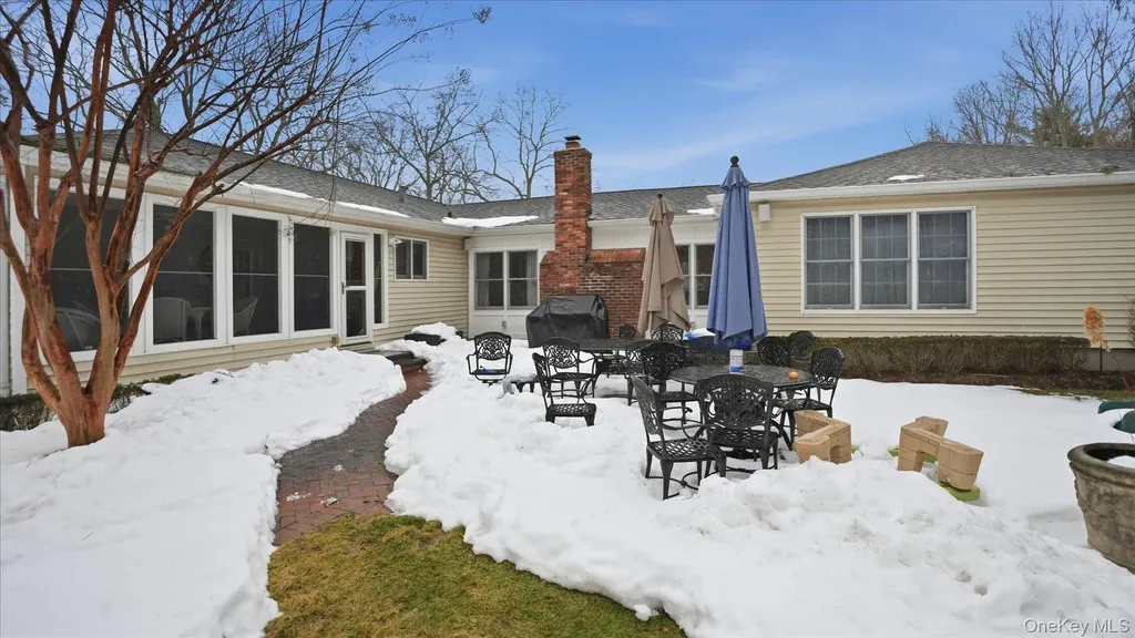 16 Daniel Lane Dix Hills NY 11746