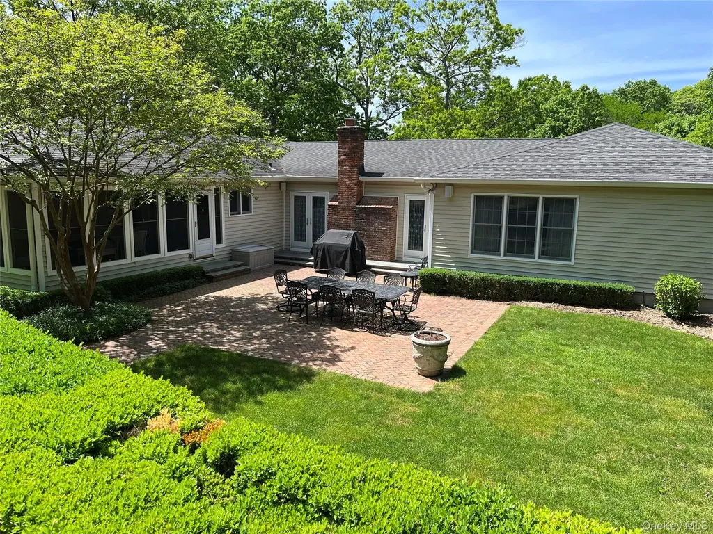 16 Daniel Lane Dix Hills NY 11746