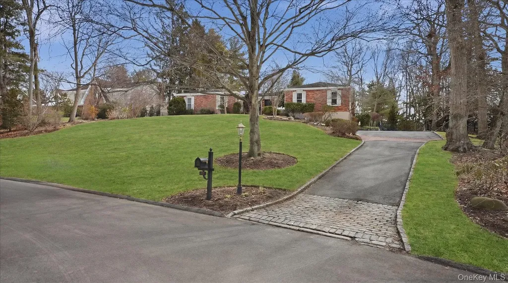 16 Daniel Lane Dix Hills NY 11746