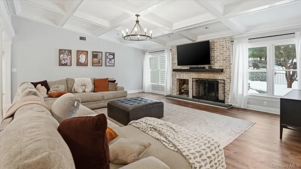 16 Daniel Lane Dix Hills NY 11746