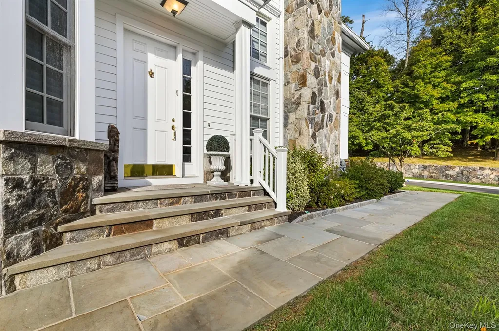 10 Shadow Tree Lane Briarcliff Manor NY 10510