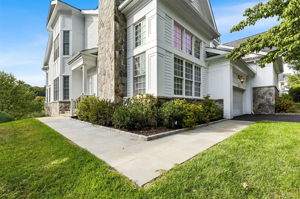 10 Shadow Tree Lane Briarcliff Manor NY 10510