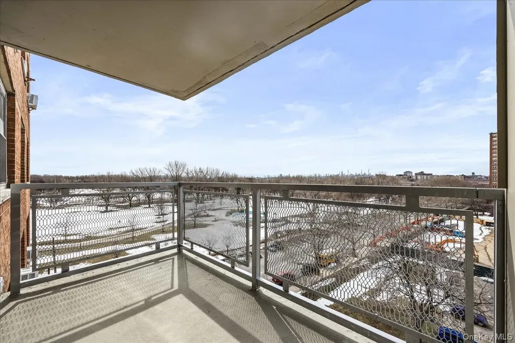 825 Morrison Avenue Bronx NY 10473