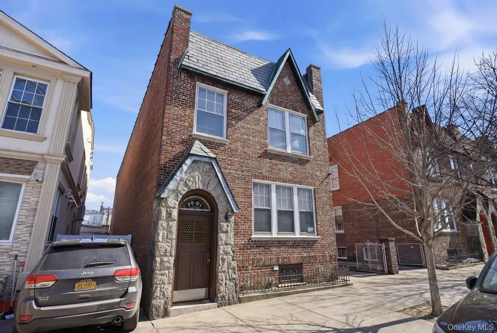 7861 75th Street Glendale NY 11385