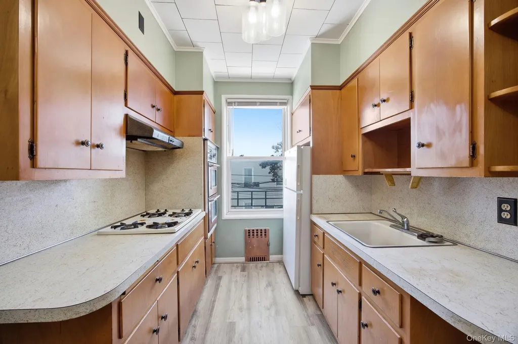 7861 75th Street Glendale NY 11385