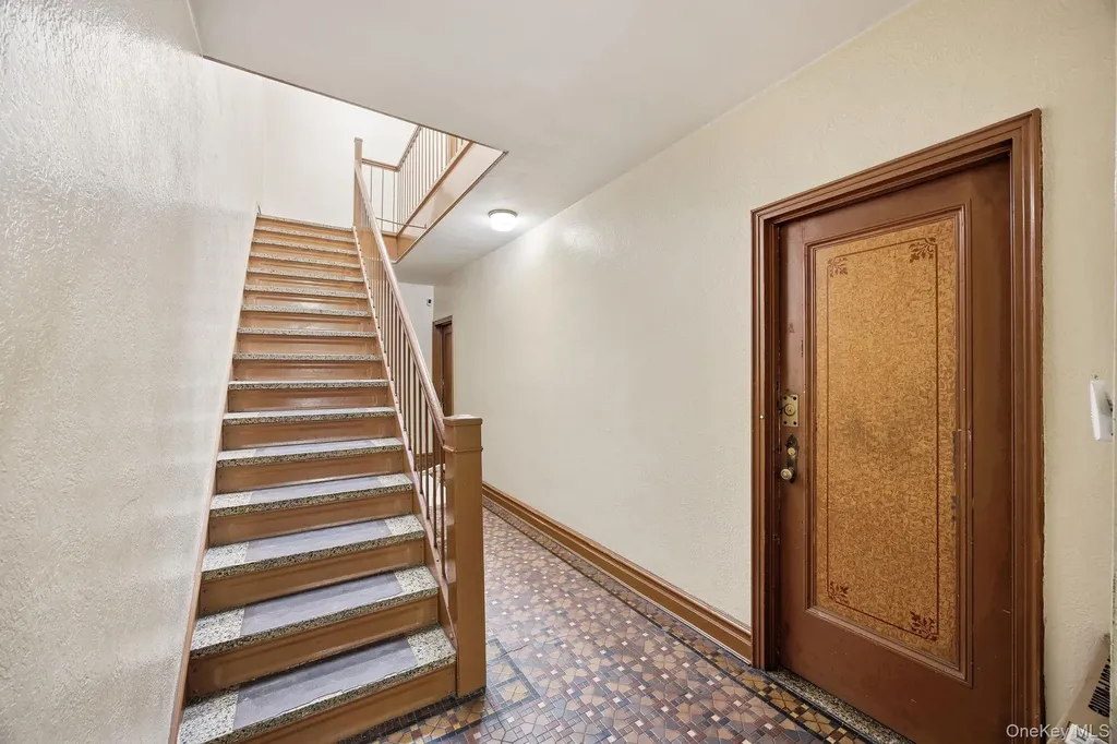 7861 75th Street Glendale NY 11385