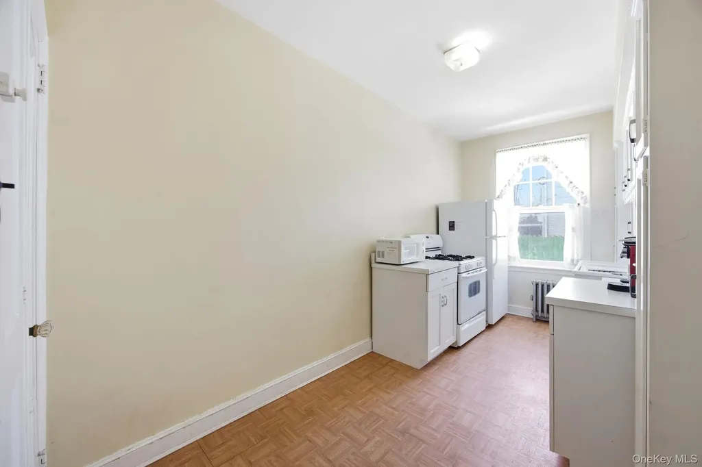 7861 75th Street Glendale NY 11385