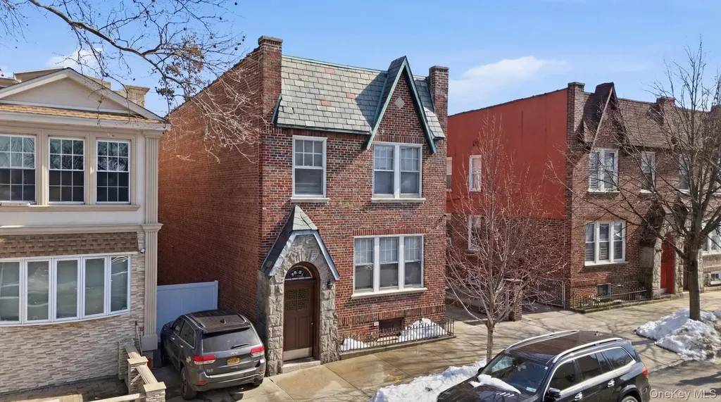 7861 75th Street Glendale NY 11385