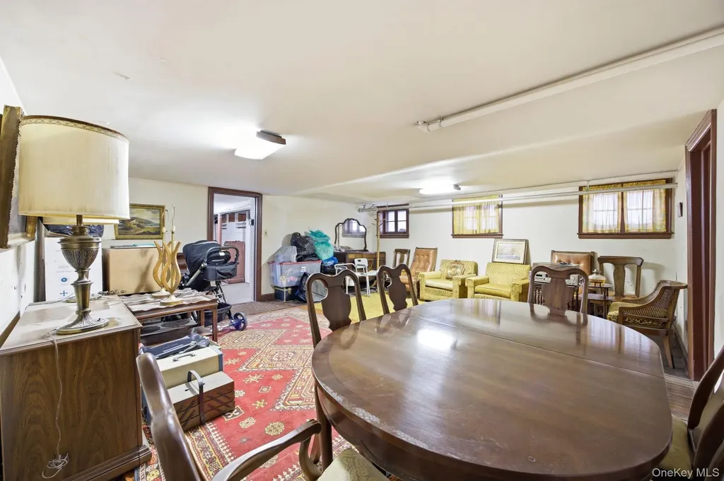 7861 75th Street Glendale NY 11385