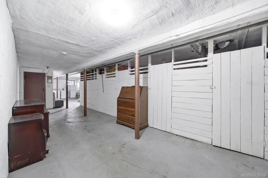 7861 75th Street Glendale NY 11385