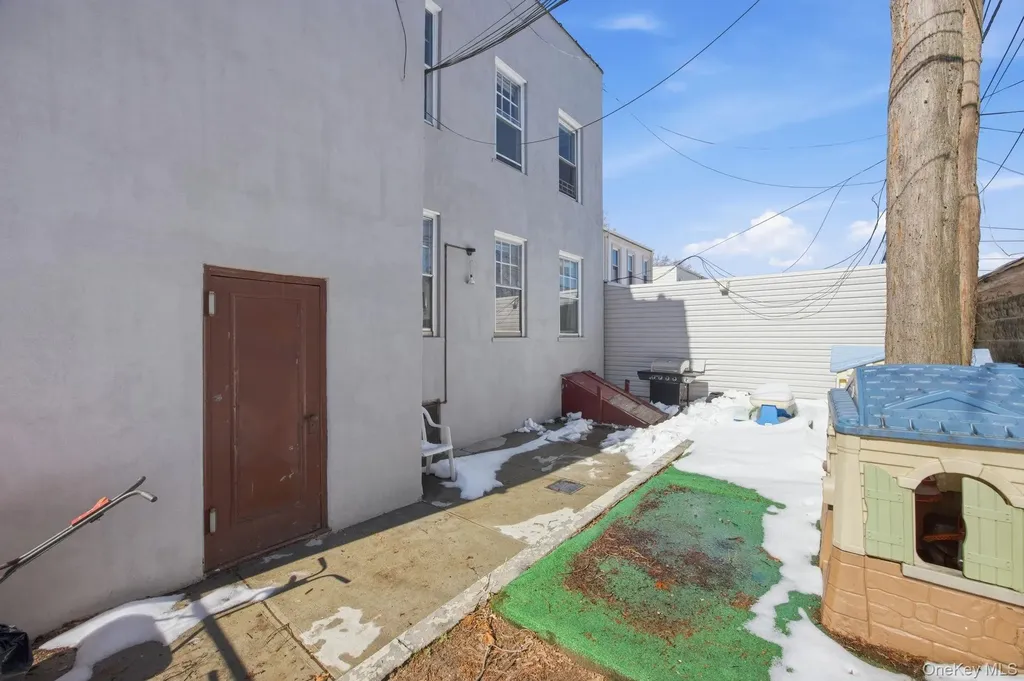 7861 75th Street Glendale NY 11385