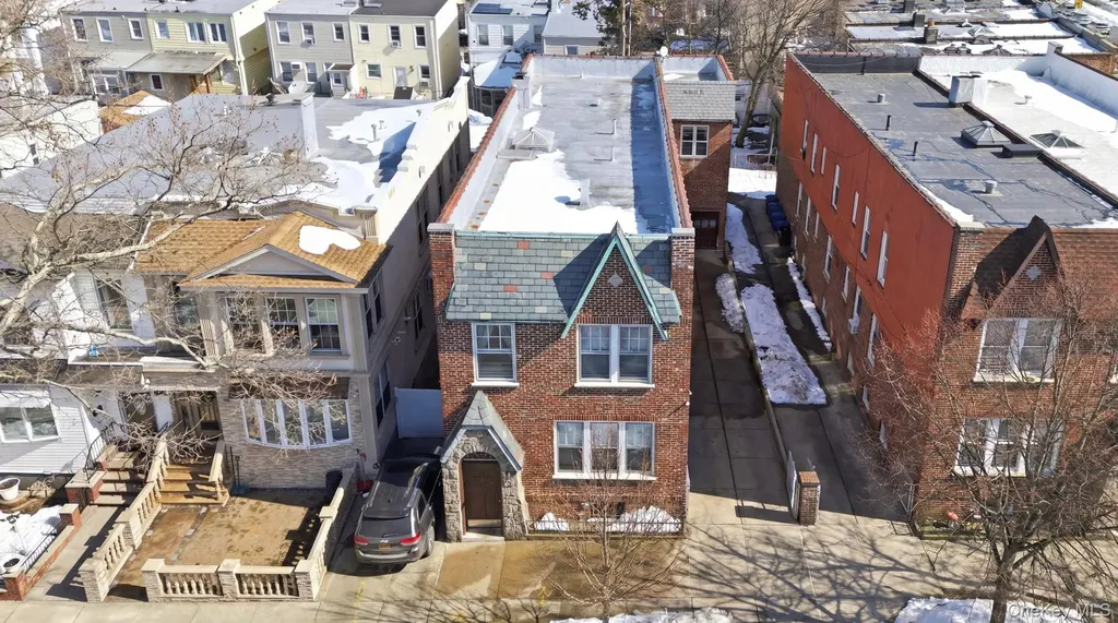 7861 75th Street Glendale NY 11385
