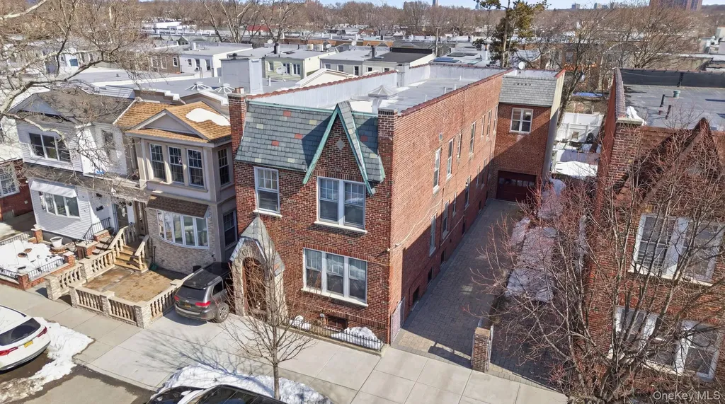 7861 75th Street Glendale NY 11385