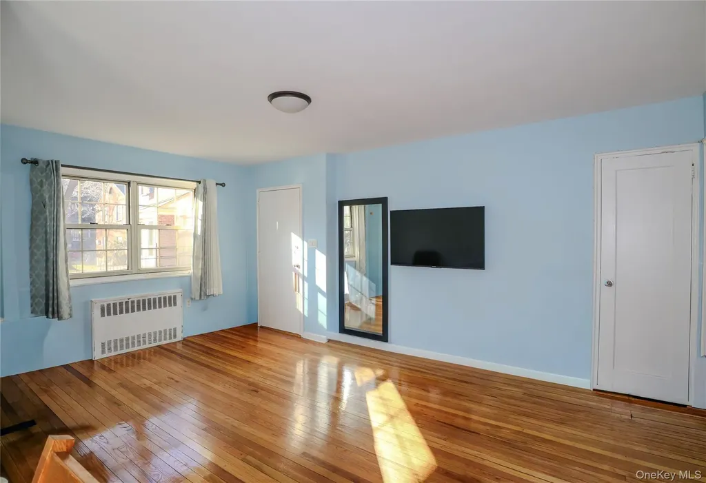 211-07 73 Avenue Bayside NY 11364