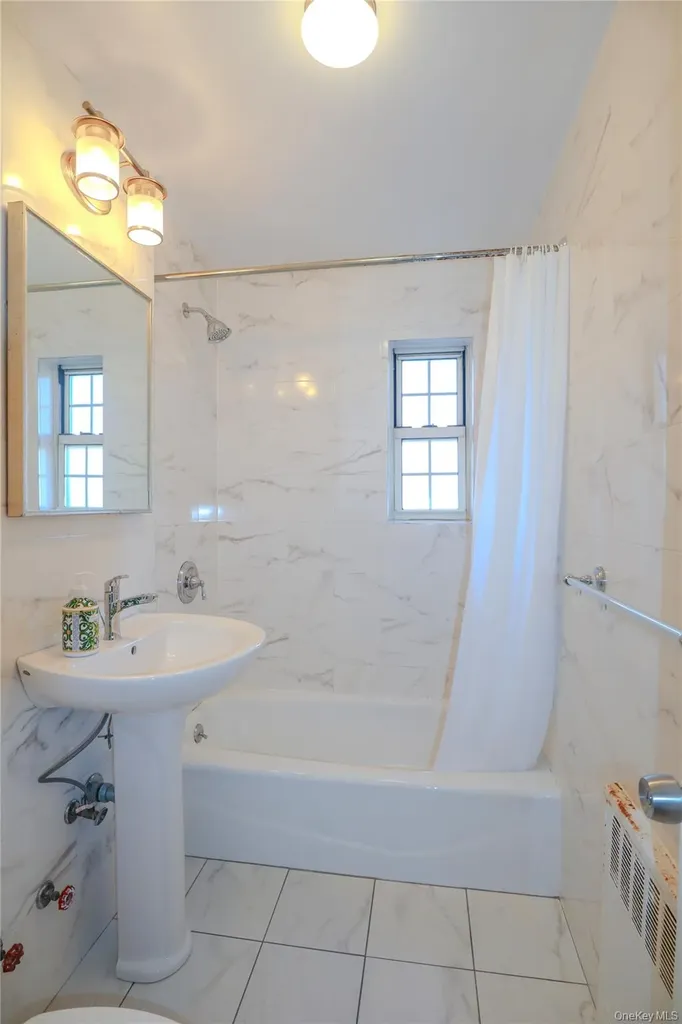 211-07 73 Avenue Bayside NY 11364