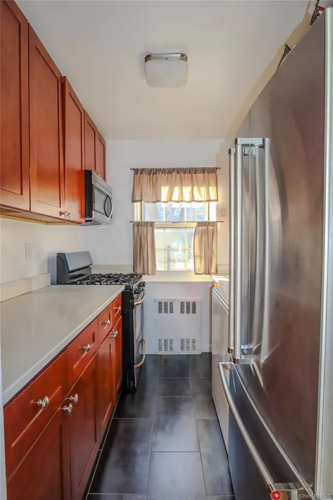 211-07 73 Avenue Bayside NY 11364