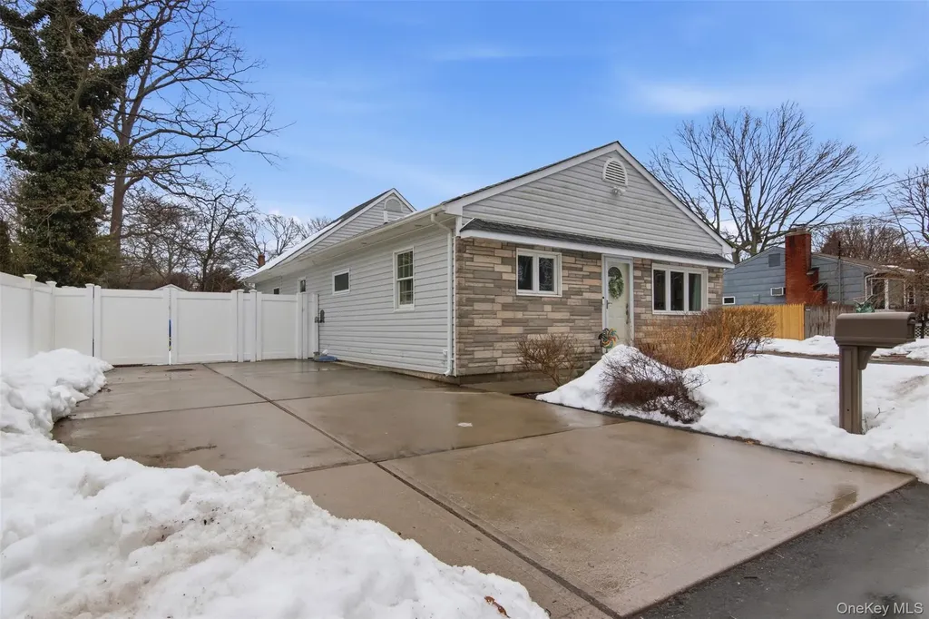 27 Great River Drive Sound Beach NY 11789
