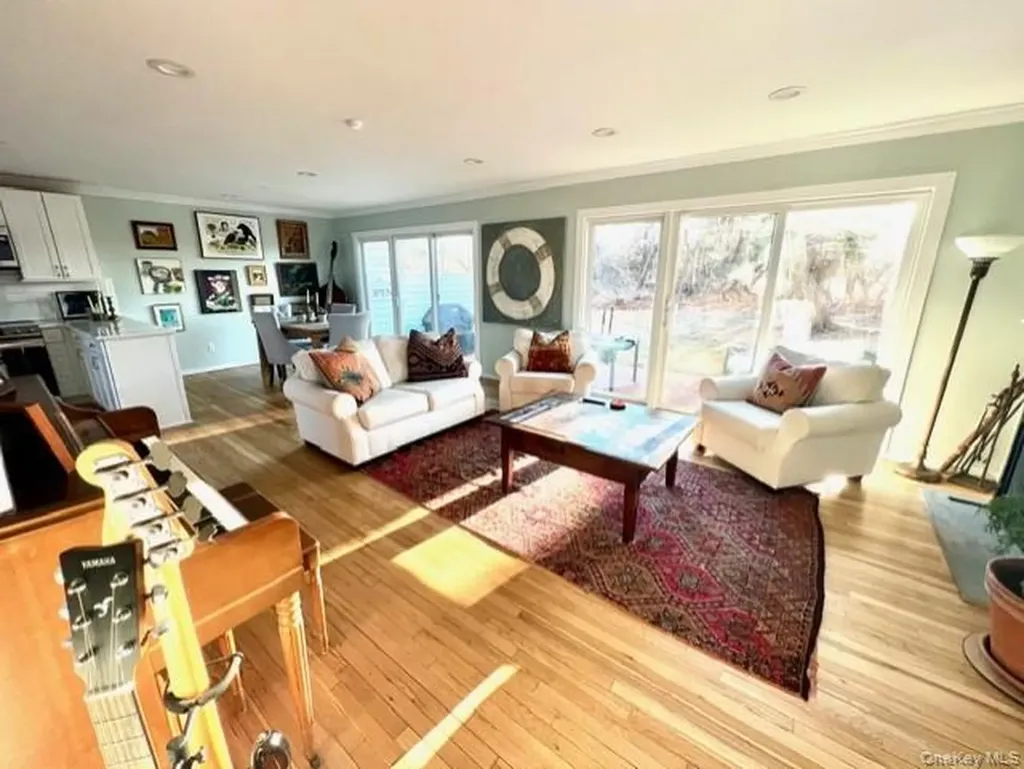 25 Mitchell Westhampton Beach NY 11978