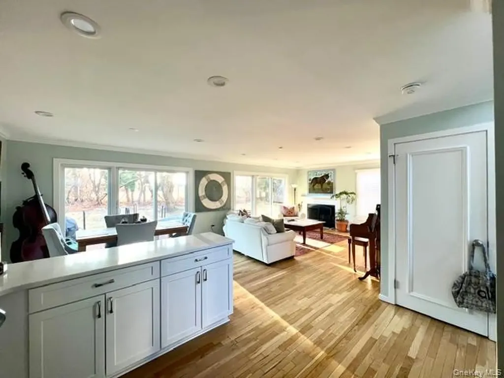 25 Mitchell Westhampton Beach NY 11978