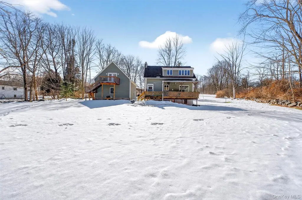 8 Garrett Place Carmel NY 10512