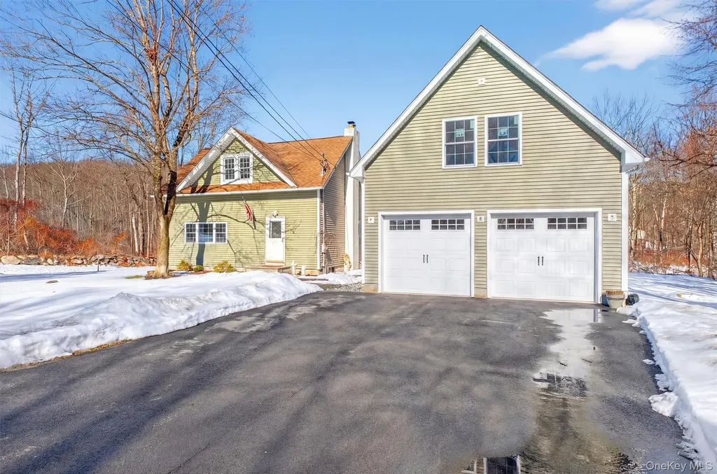 8 Garrett Place Carmel NY 10512