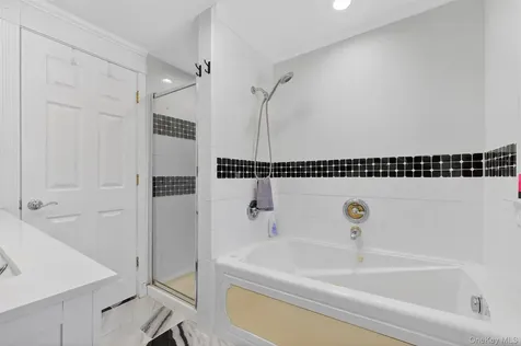 8 Garrett Place Carmel NY 10512