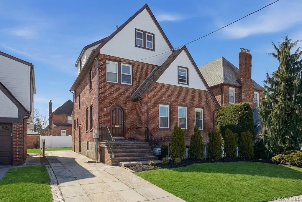56 Northumberland Lynbrook NY 11563
