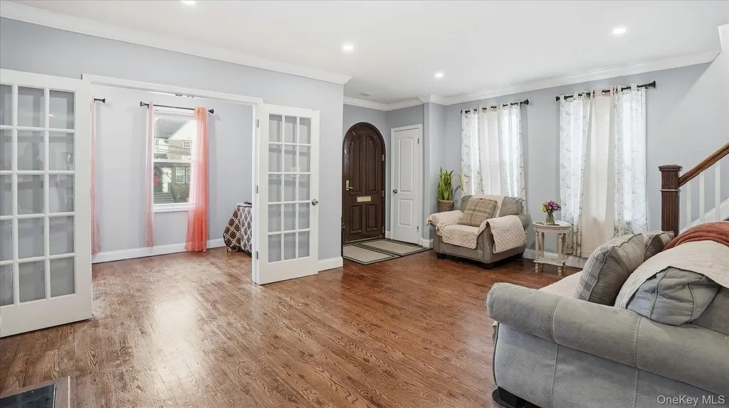 56 Northumberland Lynbrook NY 11563