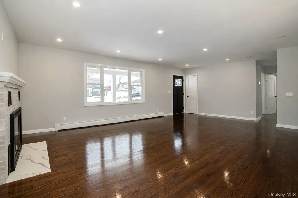 7 Amherst Place Massapequa NY 11758