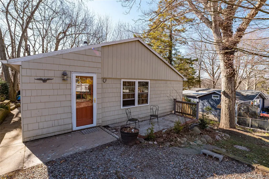 75 Herod Point Road Wading River NY 11792