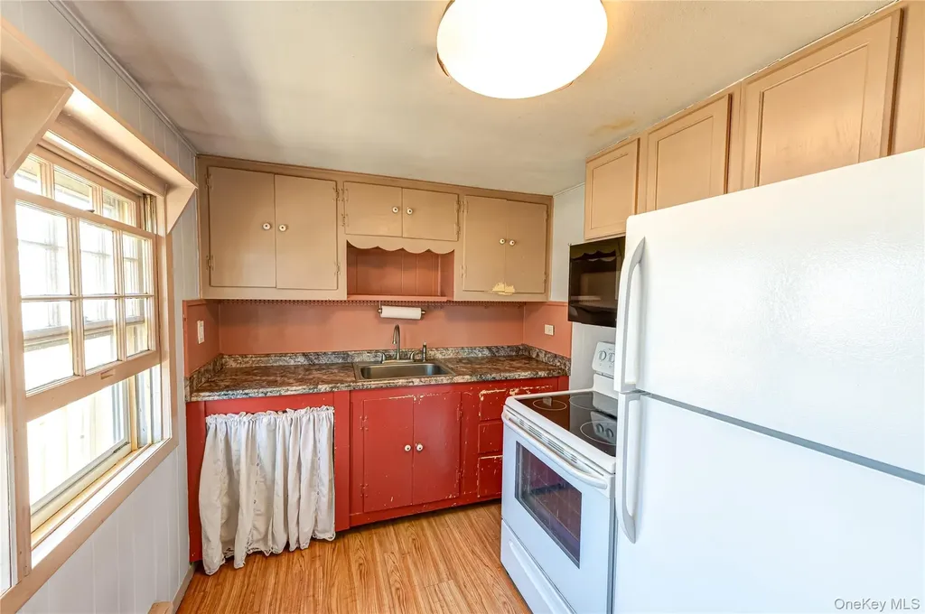 75 Herod Point Road Wading River NY 11792