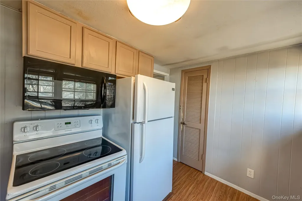 75 Herod Point Road Wading River NY 11792