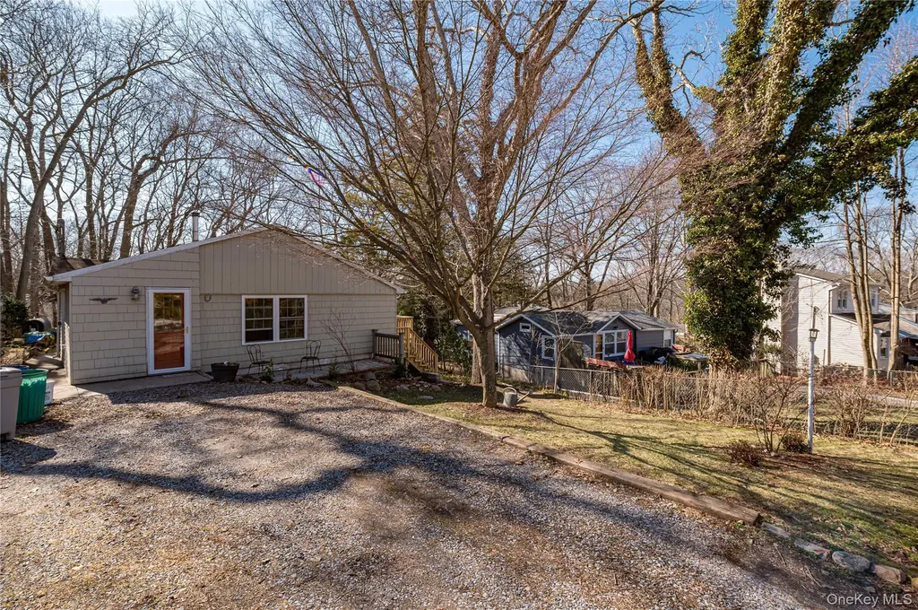 75 Herod Point Road Wading River NY 11792
