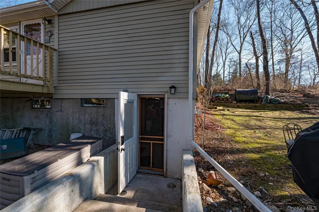 75 Herod Point Road Wading River NY 11792