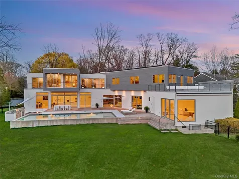 840 Pirates Cove Mamaroneck NY 10543