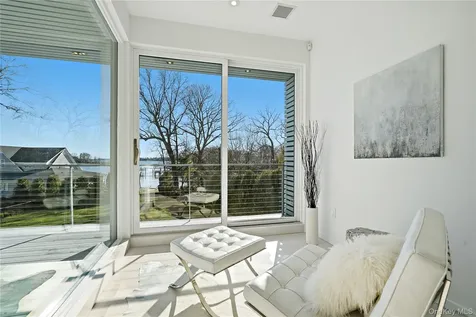 840 Pirates Cove Mamaroneck NY 10543