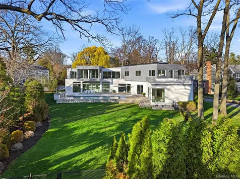 840 Pirates Cove Mamaroneck NY 10543
