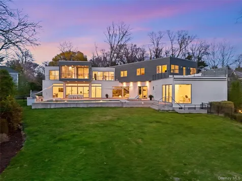 840 Pirates Cove Mamaroneck NY 10543