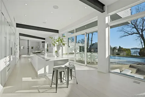 840 Pirates Cove Mamaroneck NY 10543
