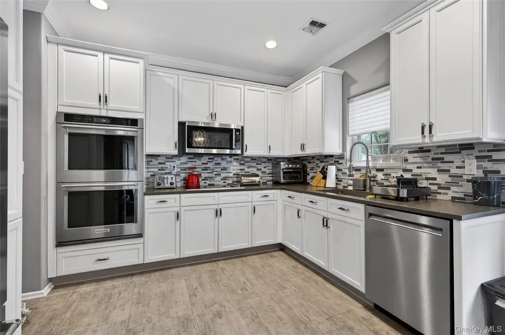 66 Sagamore Drive Plainview NY 11803