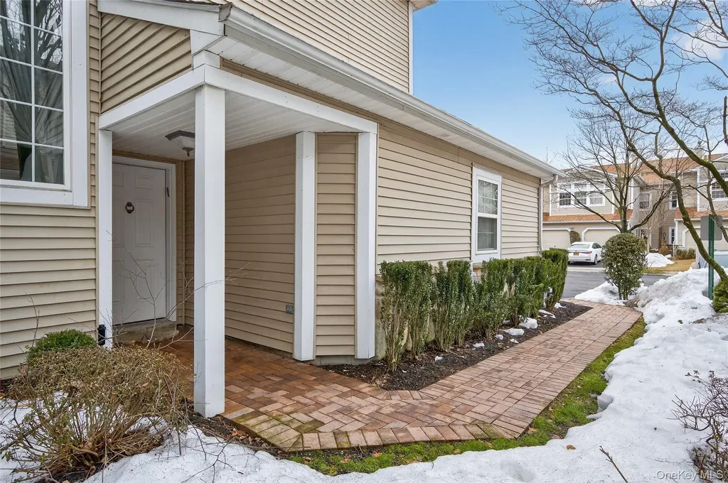 66 Sagamore Drive Plainview NY 11803