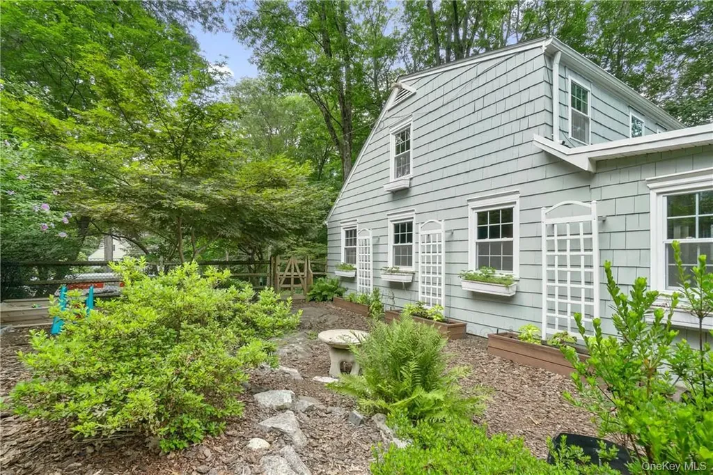 64 Pine Cliff Road Chappaqua NY 10514